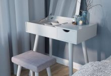 choose vanity table sets based on size